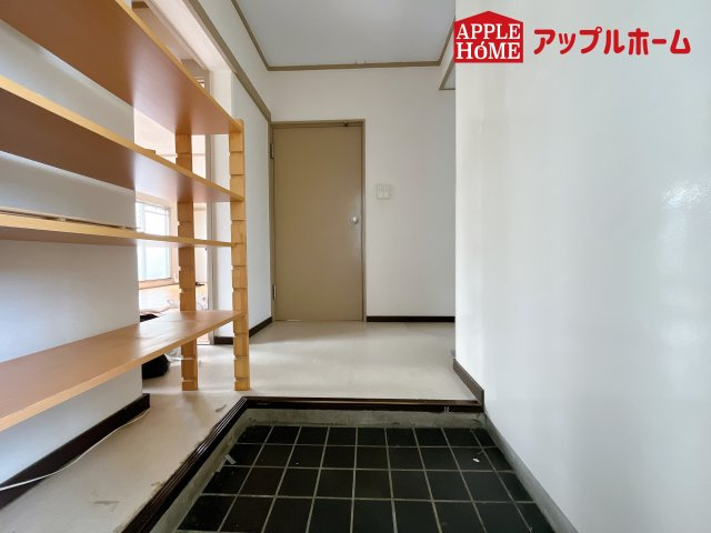 [中古マンション] 熊谷市銀座 熊谷銀座団地 17号棟の玄関