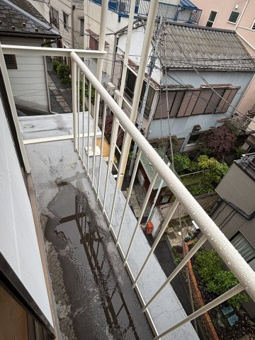 コスモ谷中のバルコニー