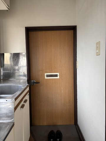 コスモ谷中の玄関