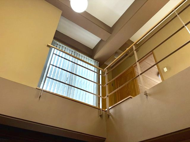 売中古戸建　沼津市東間門２丁目のその他|２F廊下です。吹き抜けとなっており、解放感のある作りとなっております。