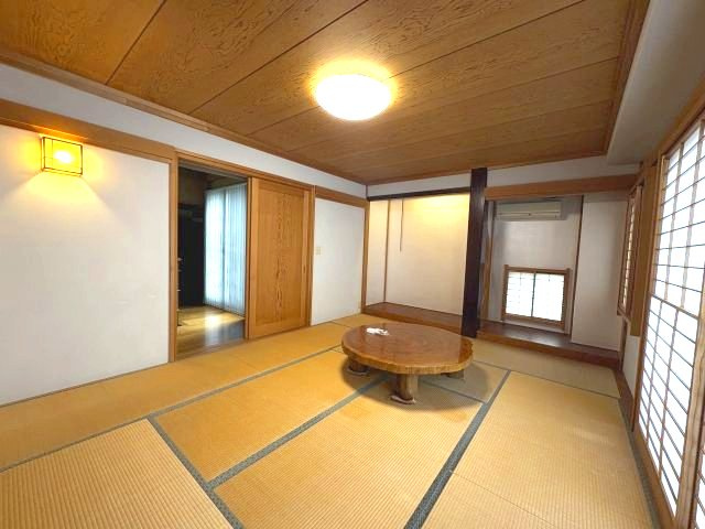 売中古戸建　沼津市東間門２丁目の和室|畳には湿気を吸ったり放出したりする性質があり、快適さにつながります。