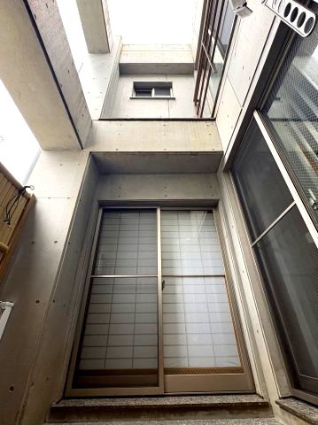 売中古戸建　沼津市東間門２丁目のその他|お風呂側から見た中庭の様子です。