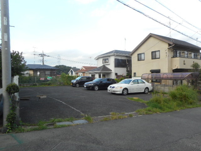 奈良町メゾンの駐車場|近隣に駐車場あり
