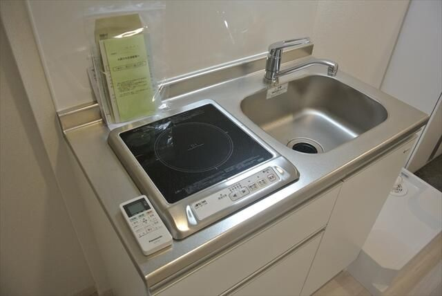 三郷市中央５丁目のアパートのキッチン