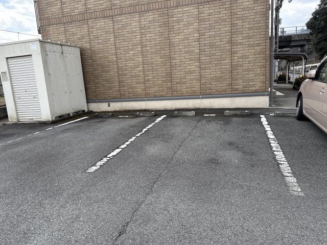 ローズコート砥堀の駐車場