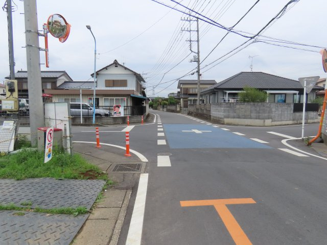 坂戸市片柳新築戸建の前面道路含む現地写真