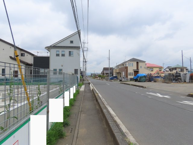 坂戸市片柳新築戸建の前面道路含む現地写真