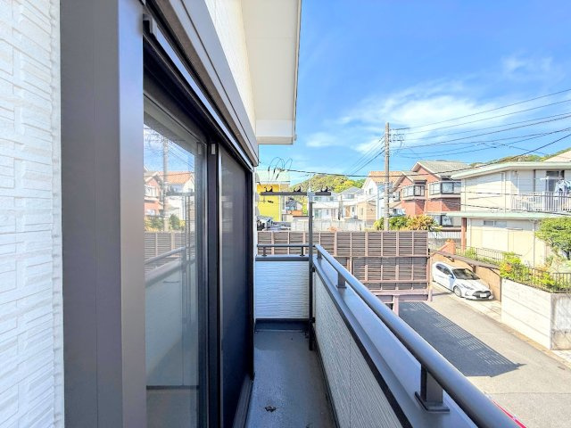 栄区長倉町　中古戸建てのバルコニー|［リフォーム中］◆日当たり良好なバルコニー！毎日のお洗濯にも嬉しいですね！