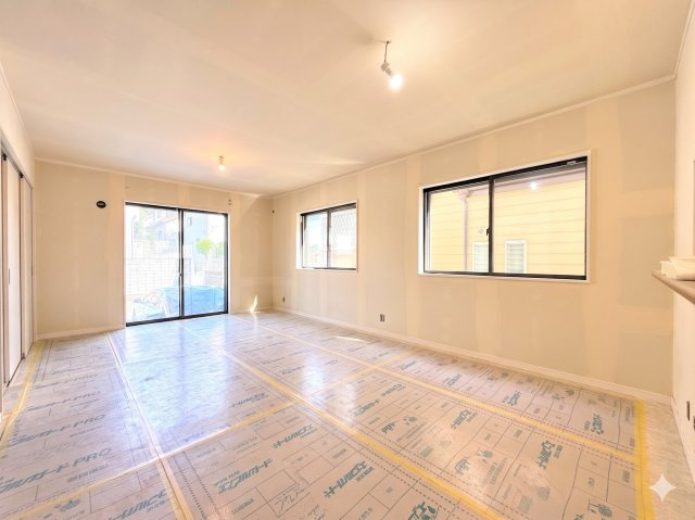 栄区長倉町　中古戸建てのその他|［リフォーム中］◆リビングは一日中太陽の光が射し込みます。家族が集まる空間は、自然と笑顔が溢れます！