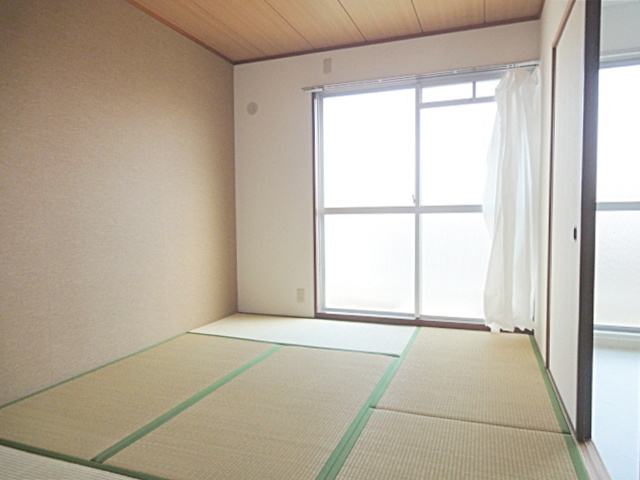 ロイヤルメゾン仁川IIの和室