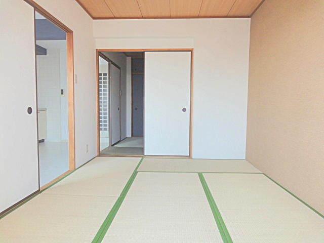 ロイヤルメゾン仁川IIの和室