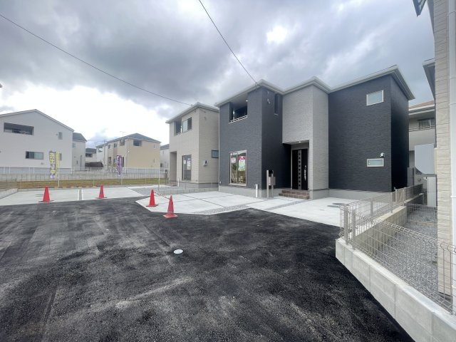 八重瀬町与座（全6棟）6号棟の外観|6号棟　並列駐車3台可♪
