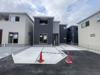 【外観】 | 八重瀬町与座（全6棟）6号棟 | 6号棟　並列駐車3台可♪