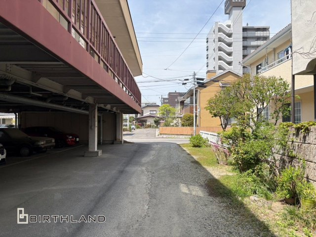 売地・住宅用地　福島市北五老内町　福島第二小学校・福島第二中学校の前面道路含む現地写真|前面道路はみなし道路になりますのでセットバックが必要になります。