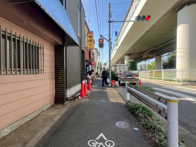 【前面道路含む現地写真】 | 板橋区大原町　新築戸建て | ゆとりある前面道路に面し、安心感のある住環境が魅力です