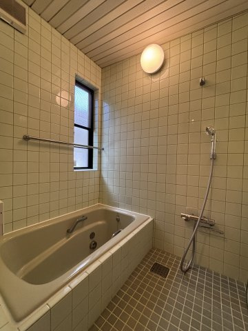 本藤沢６丁目戸建の浴室