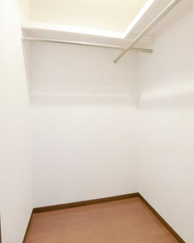 パサージュ駒沢　南東角部屋　独立洗面台　ウォークインクローゼットの収納
