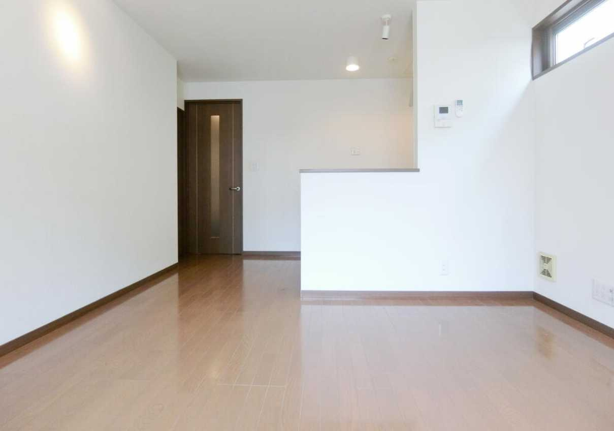 パサージュ駒沢　南東角部屋　独立洗面台　ウォークインクローゼットの居間・リビング