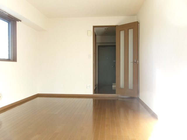ＮＴ　ＣＯＵＲＴの洋室