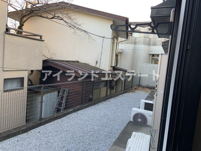 ベルエール下北沢　独立洗面台　キッチンに窓　ハウスメーカー施工のバルコニー