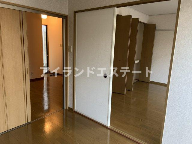 ベルエール下北沢　独立洗面台　キッチンに窓　ハウスメーカー施工の内装