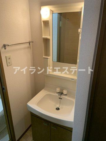 ベルエール下北沢　独立洗面台　キッチンに窓　ハウスメーカー施工の洗面所