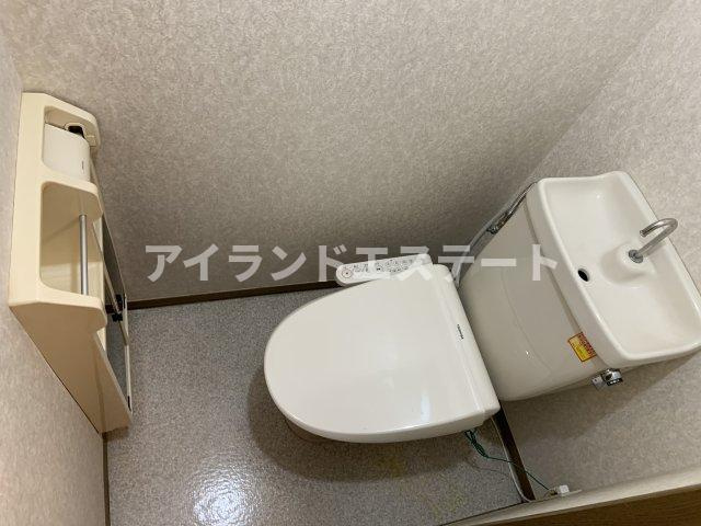 ベルエール下北沢　独立洗面台　キッチンに窓　ハウスメーカー施工のトイレ