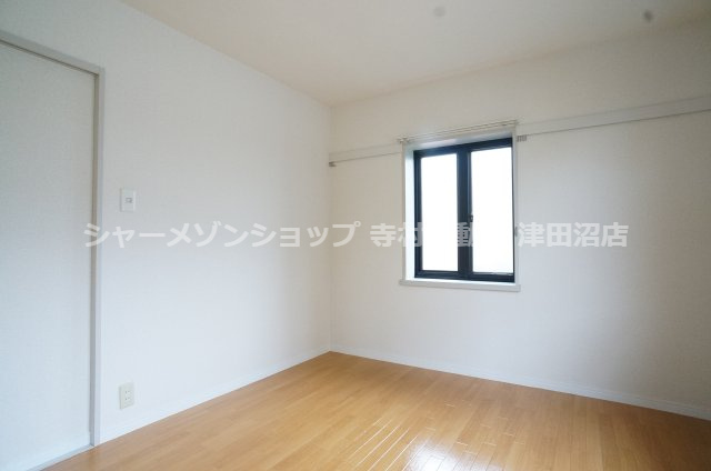 ファミール弍番館の洋室|リノベーション工事前の写真です。