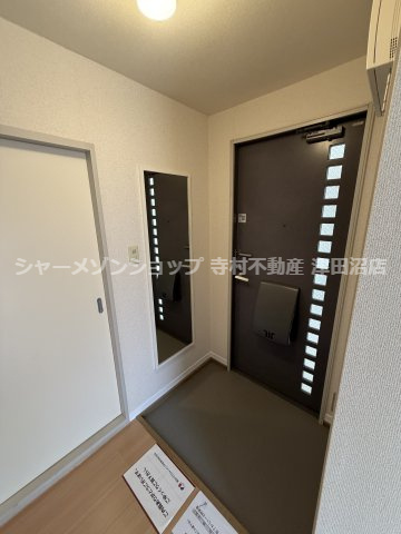 ファミール弍番館の玄関
