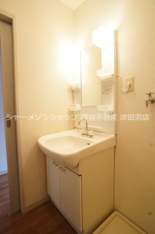 ファミール弍番館の独立洗面台|リノベーション工事前の写真です。