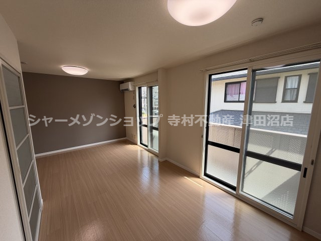 ファミール弍番館の居間・リビング
