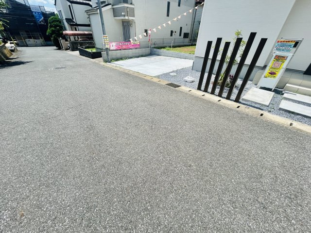 千葉市稲毛区萩台町０２期の前面道路含む現地写真