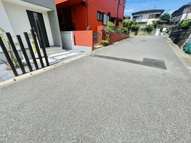 千葉市稲毛区萩台町０２期の前面道路含む現地写真