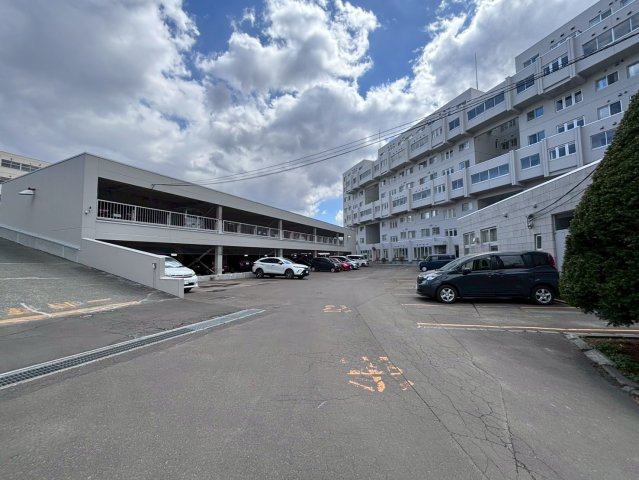 おおやちビレジ1号棟の駐車場