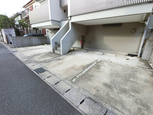 【駐車場】