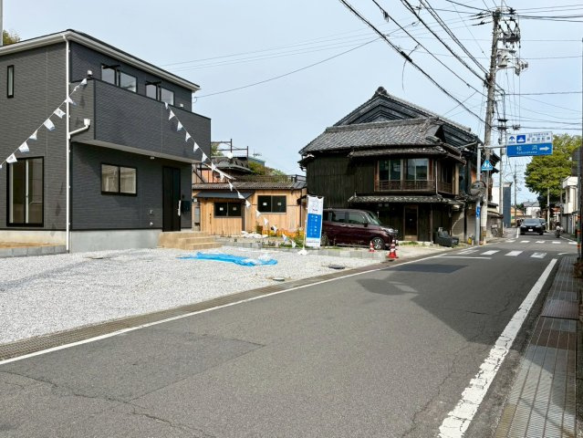 「駐車スペース6台完備」高知市長浜 第1　新築戸建ての前面道路含む現地写真|全面道路も走りやすい！