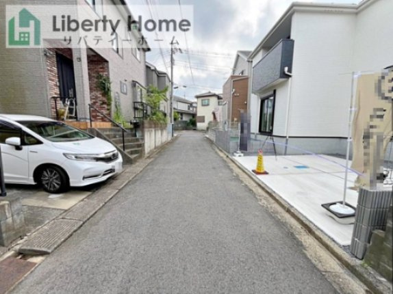 取手市新取手1丁目1期　新築戸建の前面道路含む現地写真