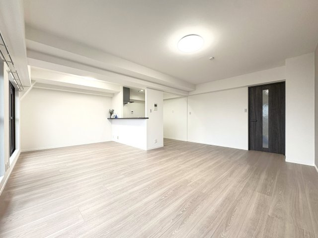 ライオンズマンション小岩第3の居間・リビング|ドキドキの新生活も、安心してスタート。ぴったりの住まいを見つけませんか？クランディアが一緒に住まい選びをサポートします‼　まずは、お気軽にお問合せください　＃クランディア