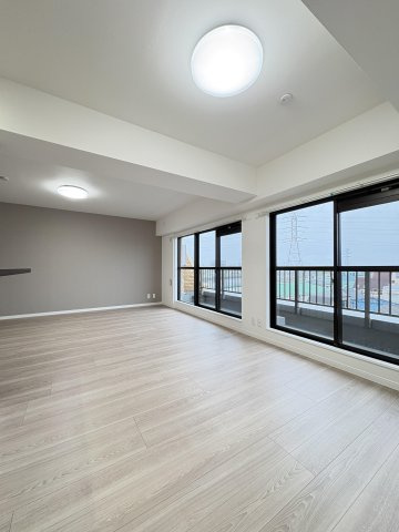 ライオンズマンション小岩第3の居間・リビング|ドキドキの新生活も、安心してスタート。ぴったりの住まいを見つけませんか？クランディアが一緒に住まい選びをサポートします‼　まずは、お気軽にお問合せください　＃クランディア
