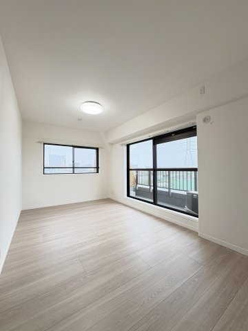 ライオンズマンション小岩第3の居間・リビング|ドキドキの新生活も、安心してスタート。ぴったりの住まいを見つけませんか？クランディアが一緒に住まい選びをサポートします‼　まずは、お気軽にお問合せください　＃クランディア