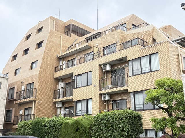 ライオンズマンション小岩第3の外観|ドキドキの新生活も、安心してスタート。ぴったりの住まいを見つけませんか？クランディアが一緒に住まい選びをサポートします‼　まずは、お気軽にお問合せください　＃クランディア