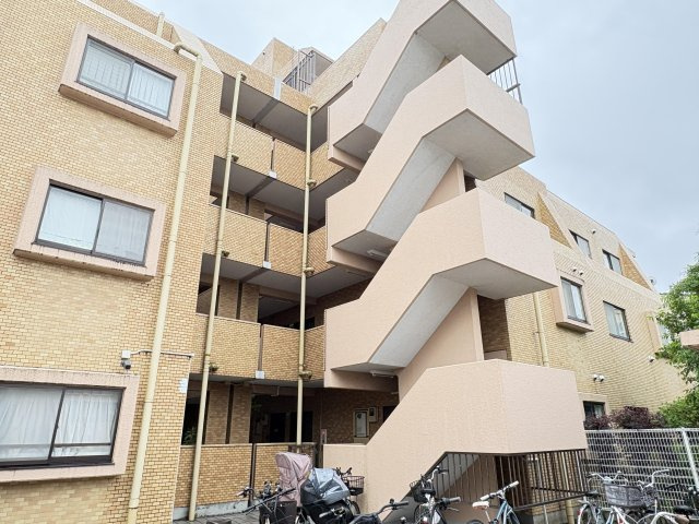 ライオンズマンション小岩第3の外観|ドキドキの新生活も、安心してスタート。ぴったりの住まいを見つけませんか？クランディアが一緒に住まい選びをサポートします‼　まずは、お気軽にお問合せください　＃クランディア