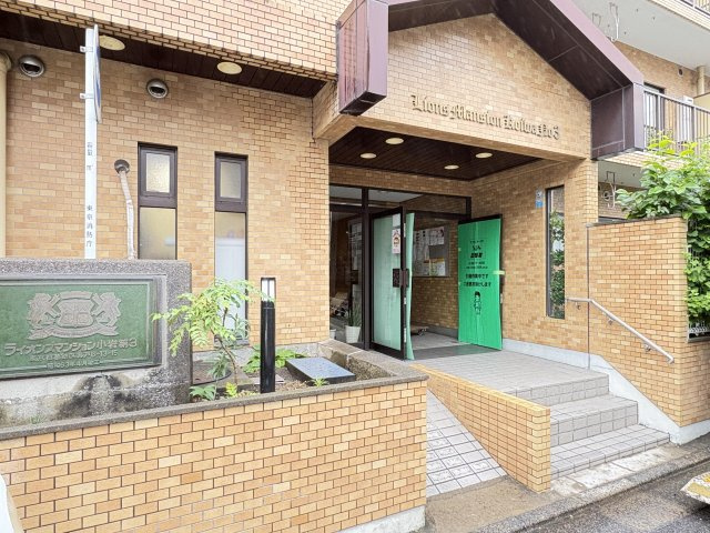 ライオンズマンション小岩第3のエントランス|ドキドキの新生活も、安心してスタート。ぴったりの住まいを見つけませんか？クランディアが一緒に住まい選びをサポートします‼　まずは、お気軽にお問合せください　＃クランディア
