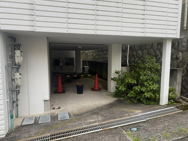 熱海市清水町　賃貸住宅の駐車場