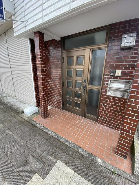 熱海市清水町　賃貸住宅の玄関