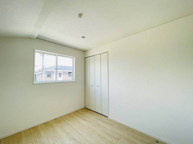 『八王子市新築戸建て』八王子市泉町1911-32【仲介手数料無料】　２６期の洋室|～仲介手数料無料☆八王子ひなた不動産～八王子市泉町　新築戸建て
