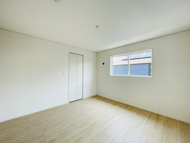 『八王子市新築戸建て』八王子市泉町1911-32【仲介手数料無料】　２６期の洋室|～仲介手数料無料☆八王子ひなた不動産～八王子市泉町　新築戸建て
