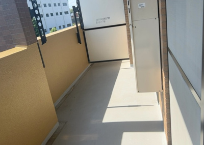 【バルコニー】 | ダイアパレス八王子アヴァンティ | バルコニーは、室外の専用スペースのうち、「屋根がなく開放された空間」であるものを指します。ベランダより広いタイプのものが多く、日当たりもよいため家庭菜園などを楽しみたい人にとって適した環境となります。