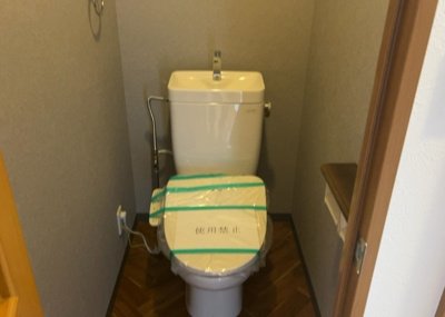 【トイレ】 | ダイアパレス八王子アヴァンティ | トイレは大きさや形、機能、抗菌性などが異なる多種多彩なタイプが各メーカーから出ています。それぞれに良さがあるため、事前にどういったタイプのトイレがいいのかをご家庭内で決めて、内見に行くといいでしょう。