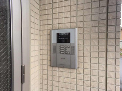 【玄関】 | クレストコート Ｂ | オートロック付き玄関